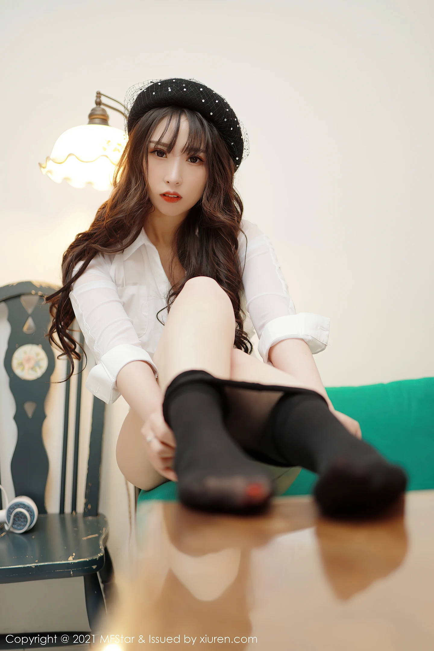 [MFStar模范学院]Vol.463_嫩模小波多JK制服主题黑短裙下无内黑丝裤袜秀翘臀诱惑写真37P-秀人网 - XiuRen.Pro